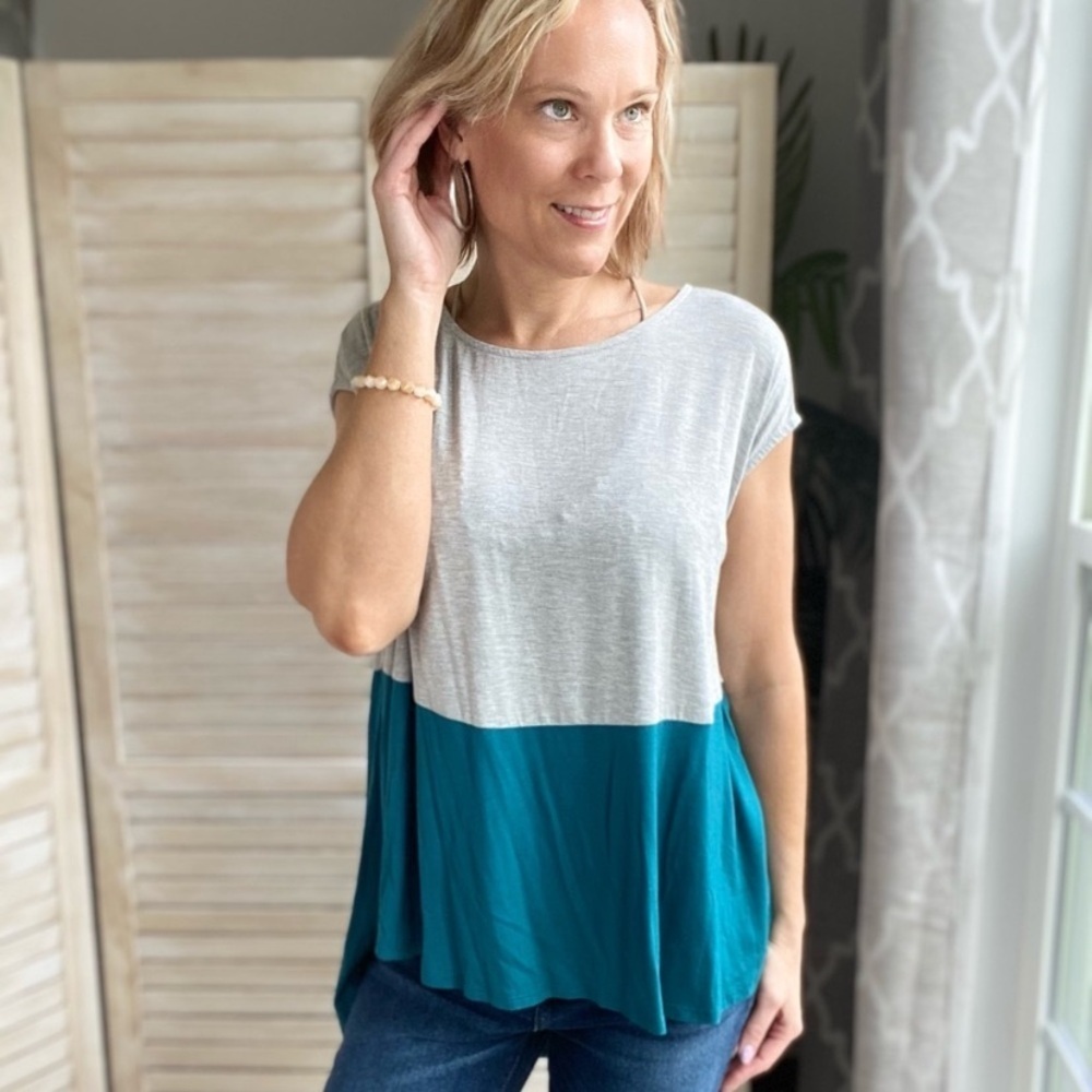Colorblock Tie Back Top - Picture 2 of 5